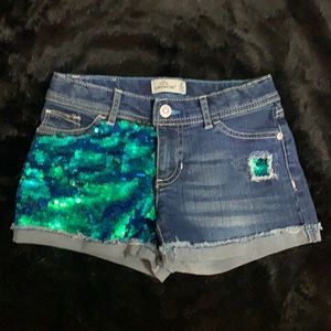 Sequence Jean shorts girl ax 8